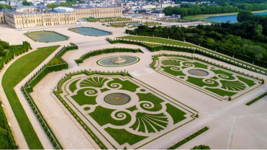 Versailles : balade entre parterres et bosquets, canaux et hameaux