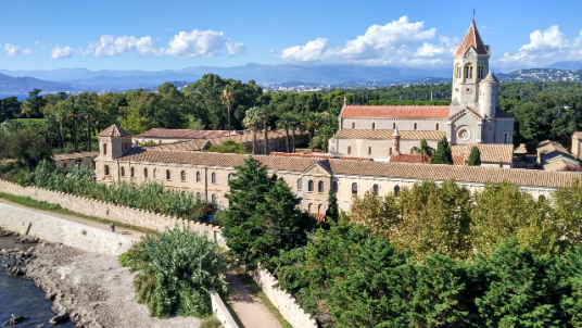 Visite guidée exceptionnelle par le Père Abbé au large de Cannes